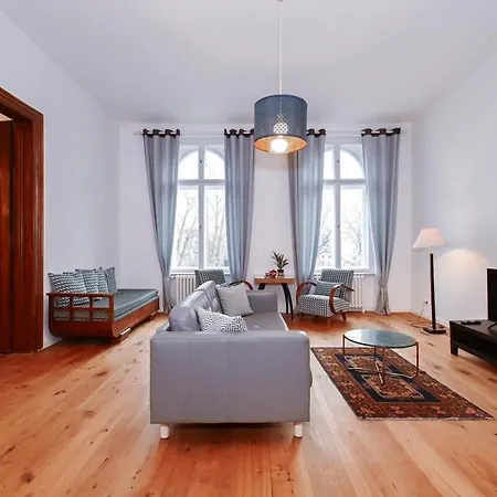 Lots Of Space Near The Presidential Palace Apartment *