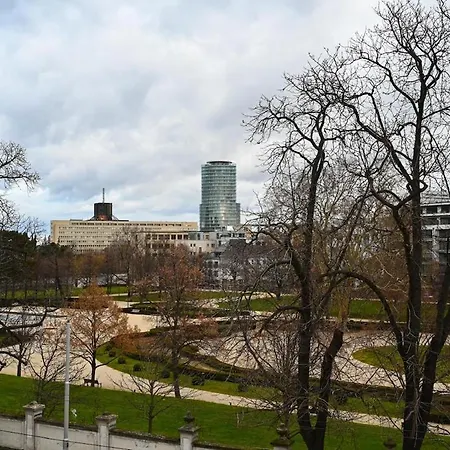 Lots Of Space Near The Presidential Palace Apartment