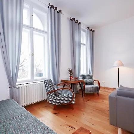 Lots Of Space Near The Presidential Palace Apartment *