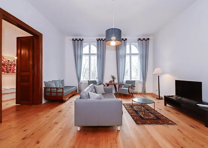 Lots Of Space Near The Presidential Palace Apartment *