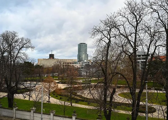 Lots Of Space Near The Presidential Palace Apartment