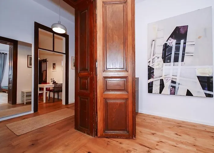 Lots Of Space Near The Presidential Palace Apartment