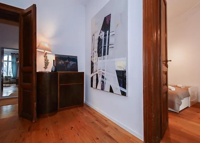 Lots Of Space Near The Presidential Palace