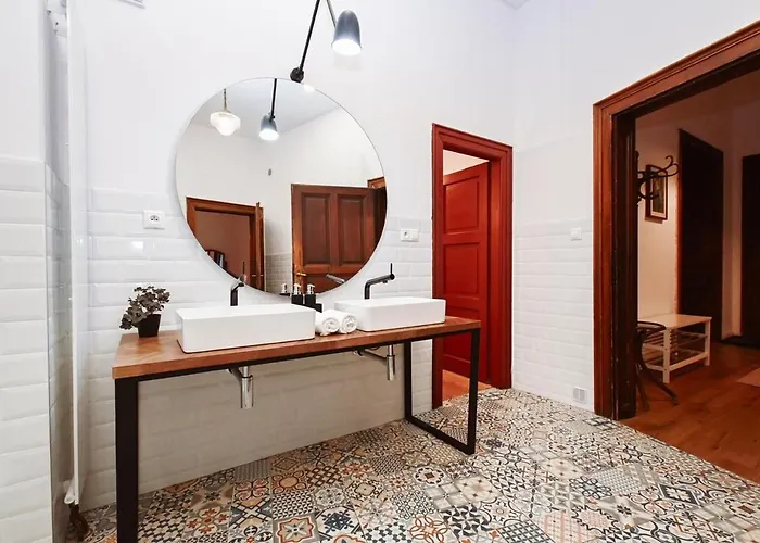 Lots Of Space Near The Presidential Palace Appartement *