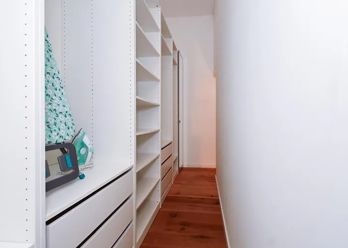 Lots Of Space Near The Presidential Palace *