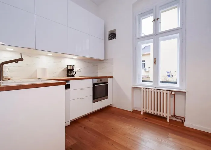 Lots Of Space Near The Presidential Palace